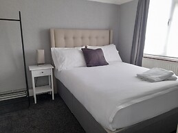 Bright 4-bed House 15 min to Manchester Centre