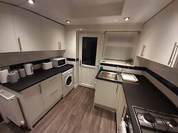 Bright 4-bed House 15 min to Manchester Centre