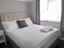 Bright 4-bed House 15 min to Manchester Centre