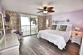 0112 Waters Edge Resort 3 Bedroom Condo by RedAwning