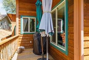 The Nut House - Lovely Home with Hot Tub by Yosemite Region Resorts