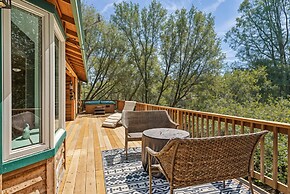 The Nut House - Lovely Home with Hot Tub by Yosemite Region Resorts