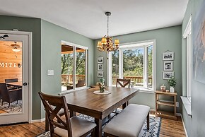 The Nut House - Lovely Home with Hot Tub by Yosemite Region Resorts