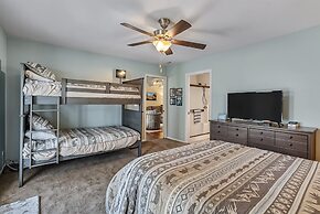 The Nut House - Lovely Home with Hot Tub by Yosemite Region Resorts