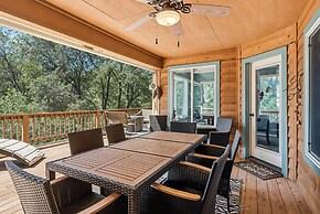 The Nut House - Lovely Home with Hot Tub by Yosemite Region Resorts