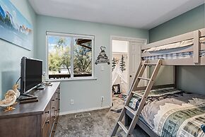 The Nut House - Lovely Home with Hot Tub by Yosemite Region Resorts