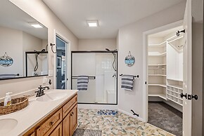 The Nut House - Lovely Home with Hot Tub by Yosemite Region Resorts