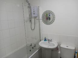 Cosy 1-bed Apartment in Swindon, Private Parking