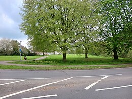 Cosy 1-bed Apartment in Swindon, Private Parking