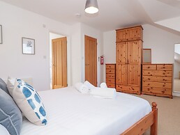 2 North Furzeham Road