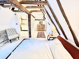 Petworth Cottage-sleeps 6-pet Friendly-central