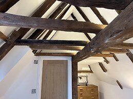 Petworth Cottage-sleeps 6-pet Friendly-central