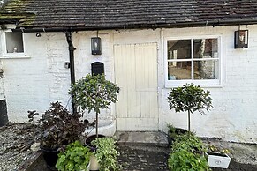 Petworth Cottage-sleeps 6-pet Friendly-central