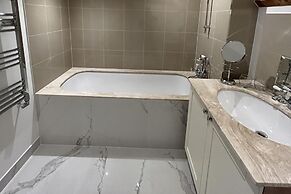 Petworth Cottage-sleeps 6-pet Friendly-central