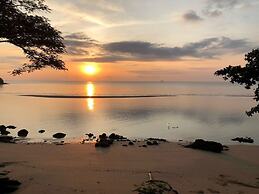 Koh Sirey Beachfront Pool Villa