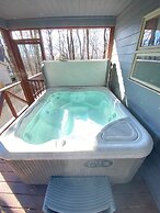 Devils Knob Hottub Wintergreen