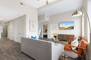 Spacious 4B Oasis steps from French Quarter