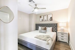 Spacious 4B Oasis steps from French Quarter