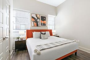 Spacious 4B Oasis steps from French Quarter