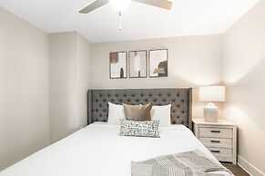 Spacious 4B Oasis steps from French Quarter