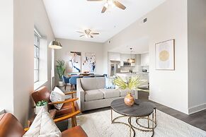 Spacious 4B Oasis steps from French Quarter