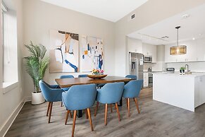 Spacious 4B Oasis steps from French Quarter