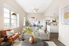 Spacious 4B Oasis steps from French Quarter