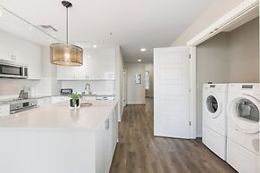 Spacious 4B Oasis steps from French Quarter