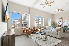 Spacious 4B Oasis steps from French Quarter