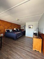 Yardarm Motel