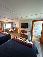 Yardarm Motel