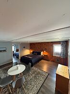 Yardarm Motel