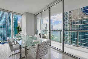 Luxury 2BR Condo at Icon Brickell W