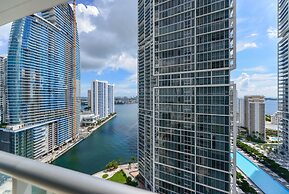 Luxury 2BR Condo at Icon Brickell W