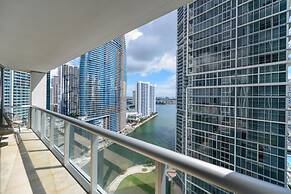 Luxury 2BR Condo at Icon Brickell W