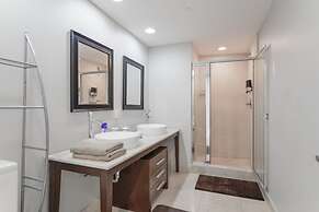 Luxury 2BR Condo at Icon Brickell W