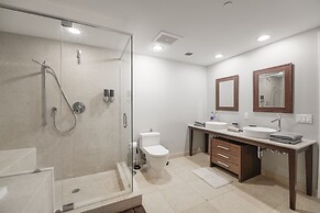 Luxury 2BR Condo at Icon Brickell W