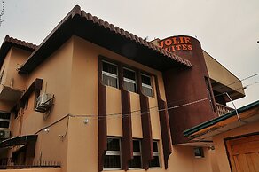 Jolie Suites