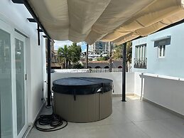Gorgeous 1-Bedroom Beachside Suite