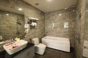 Royal Văn Phú Hotel