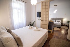 Apeiron Acropolis Suites