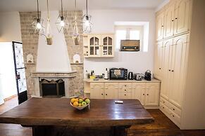 Apeiron Acropolis Suites