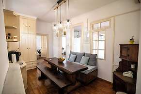 Apeiron Acropolis Suites