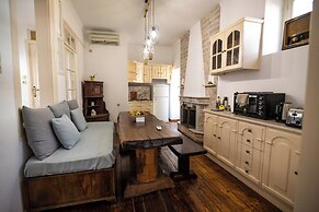 Apeiron Acropolis Suites