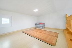 Jeju Gosanirang Pension