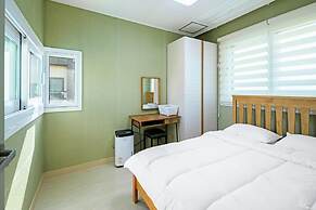 Jeju Gosanirang Pension