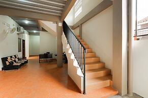 OYO 90045 Annafi Apartel