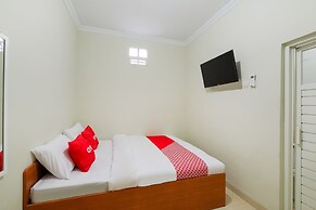 OYO 90045 Annafi Apartel