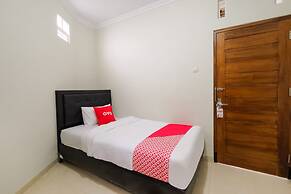 OYO 90045 Annafi Apartel