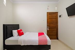 OYO 90045 Annafi Apartel